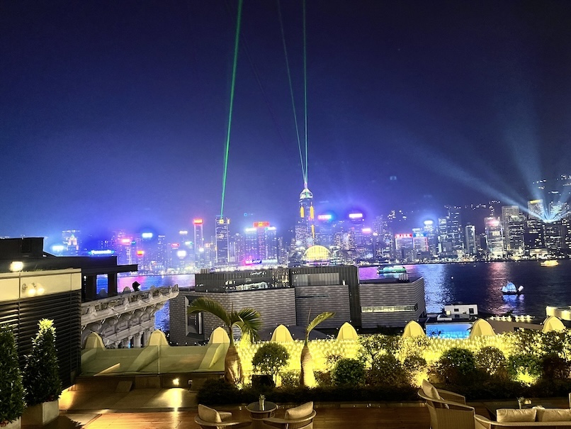 ペニンシュラ香港の屋外テラス：ナイトショー
