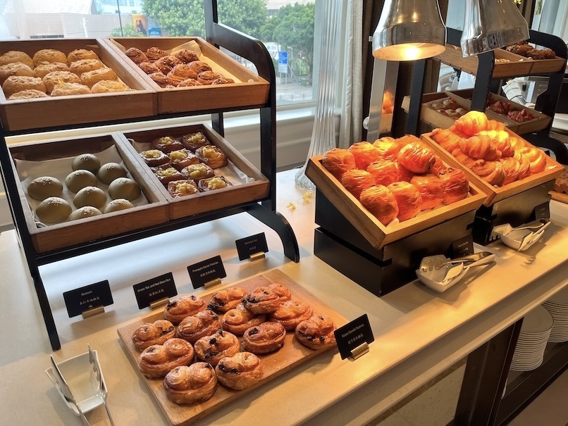 ペニンシュラ香港の朝食：ビュッフェ（パン）