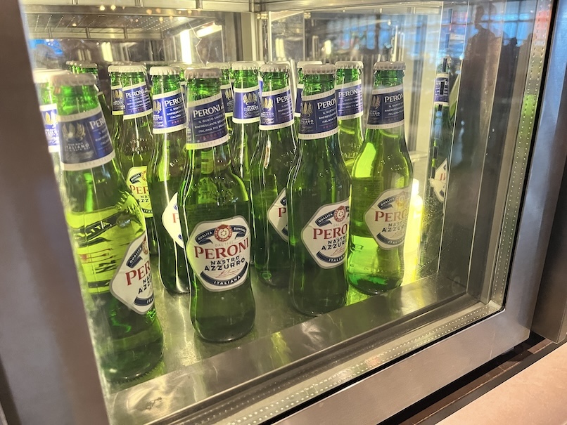 香港キャセイラウンジ「The Pier」：フードホール（ビール）