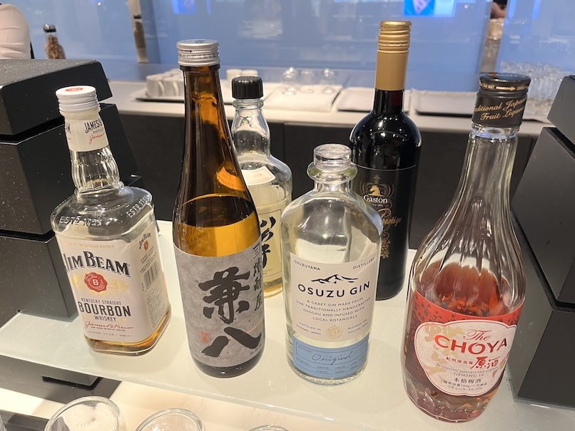 羽田空港第2ターミナル「パワーラウンジプレミアム」のドリンク：スピリッツ（焼酎から梅酒、ウィスキー、ジン、赤ワインなど）