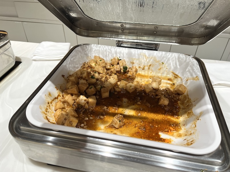 ANAラウンジのフード（ビュッフェ）：麻婆豆腐