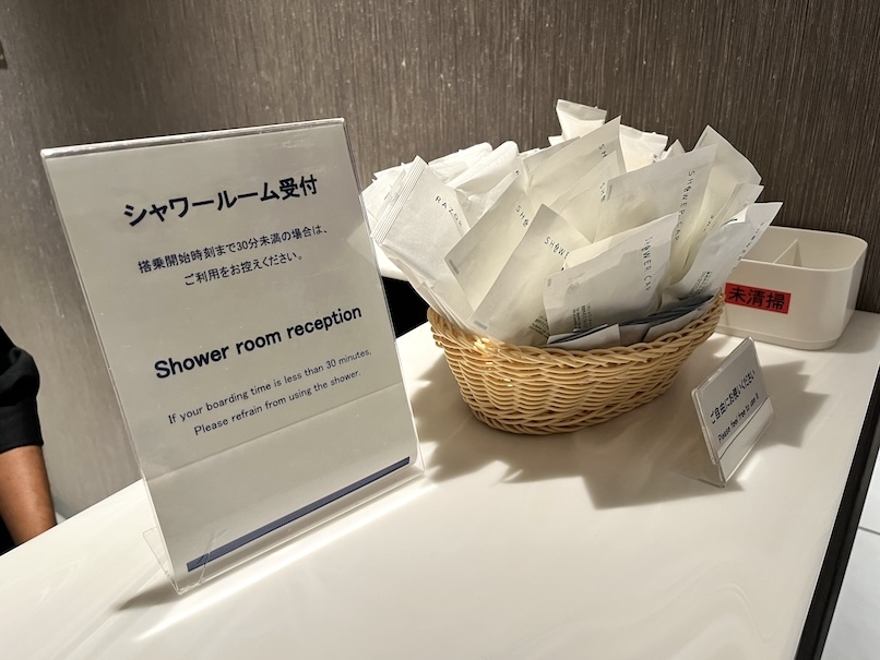 ANAラウンジのシャワー：受付