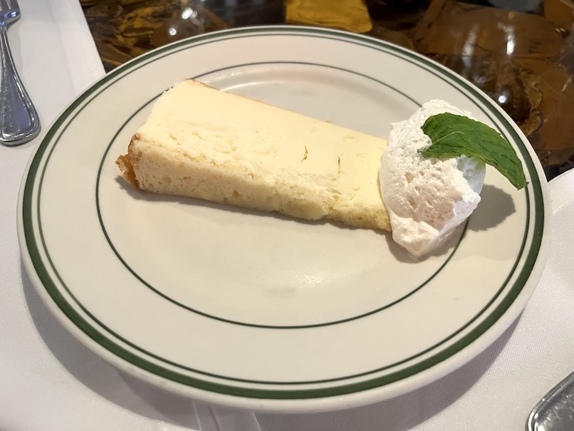 ザWラナイ（The W Lanai）のフード「Taste of New York テイストオブニューヨーク（$83.95）」チーズケーキ