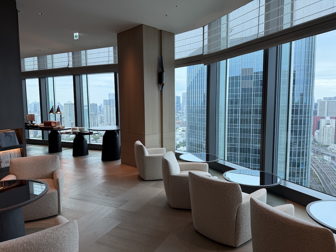 クラブラウンジの雰囲気:全体像(1)