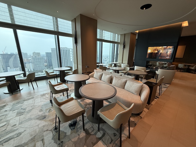 クラブラウンジの雰囲気:全体像(2)