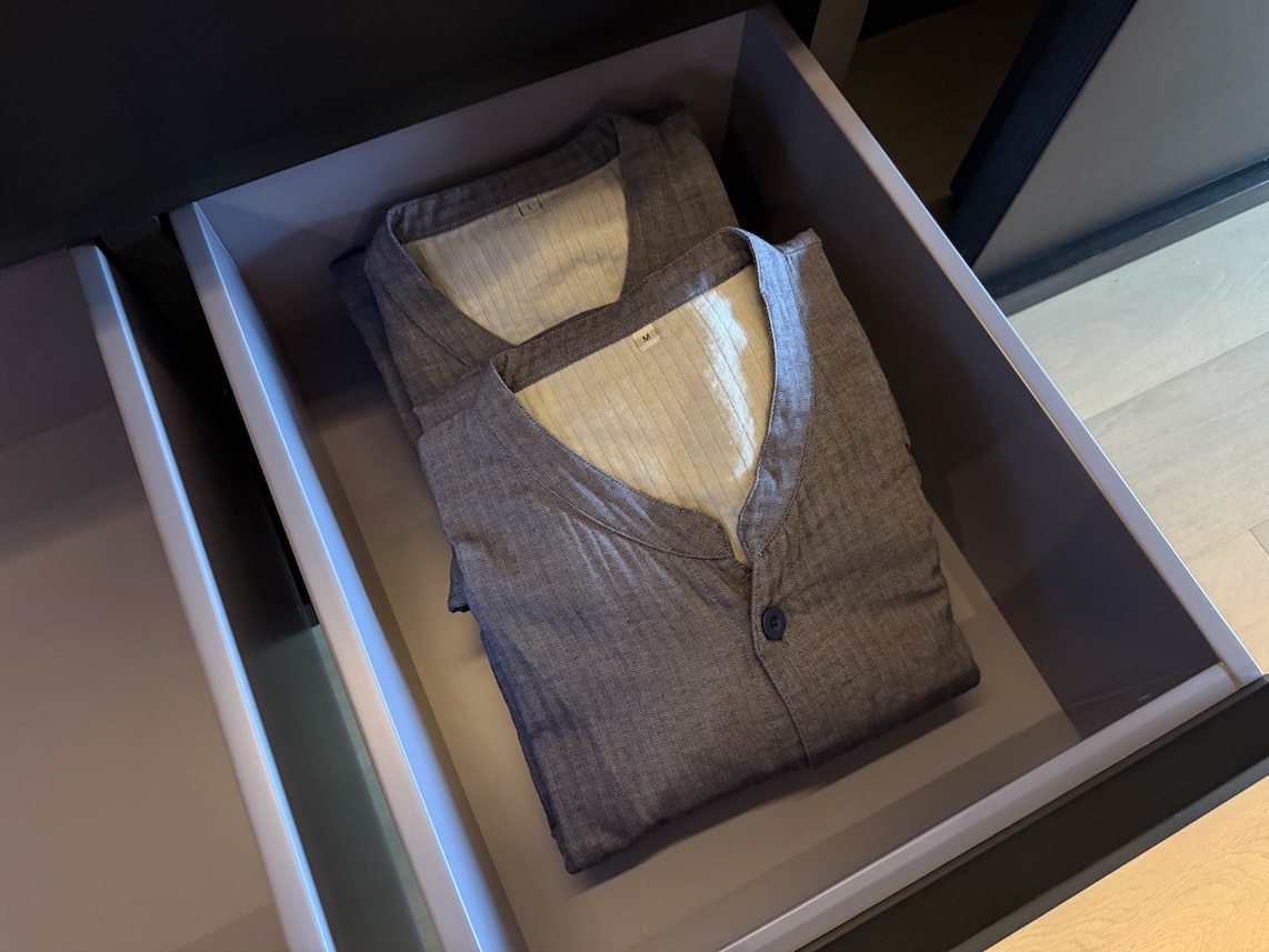 JWマリオットホテルの客室：クローゼット（パジャマ）