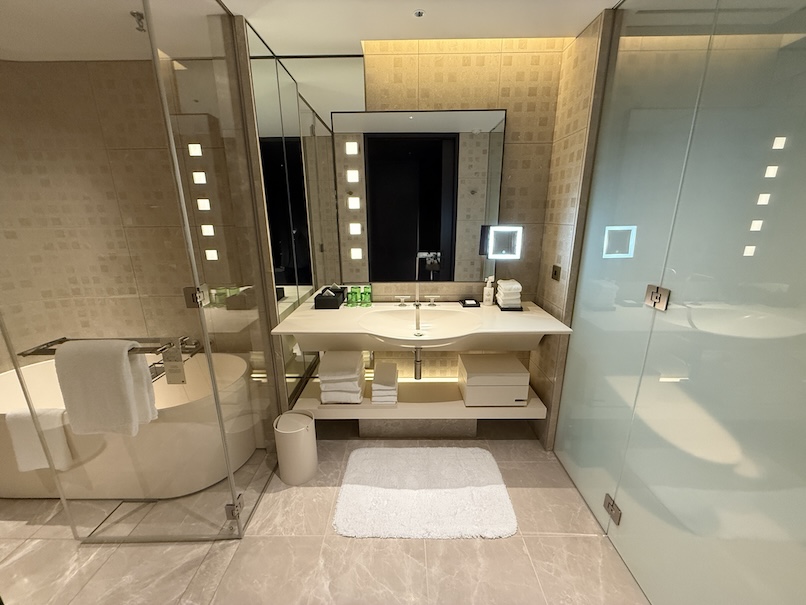 JWマリオットホテルの客室：バスルーム（全体像）