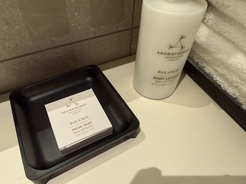 JWマリオットホテルの客室：アメニティー（石鹸とボディーローション）