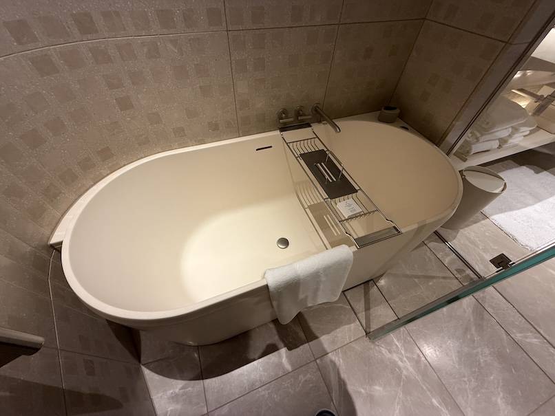 JWマリオットホテルの客室：バスルーム（バスタブ）