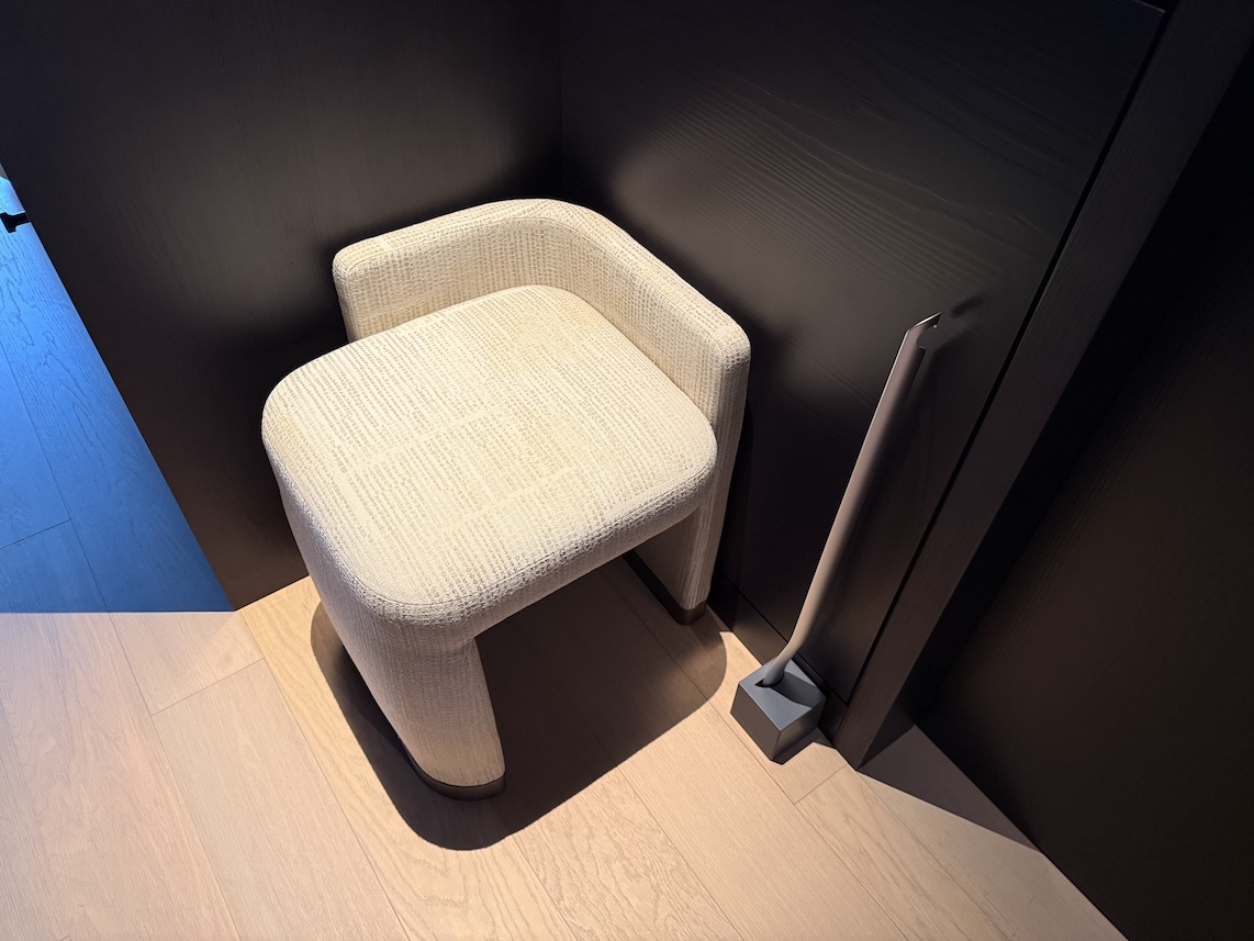 JWマリオットホテルの客室：廊下（チェア）