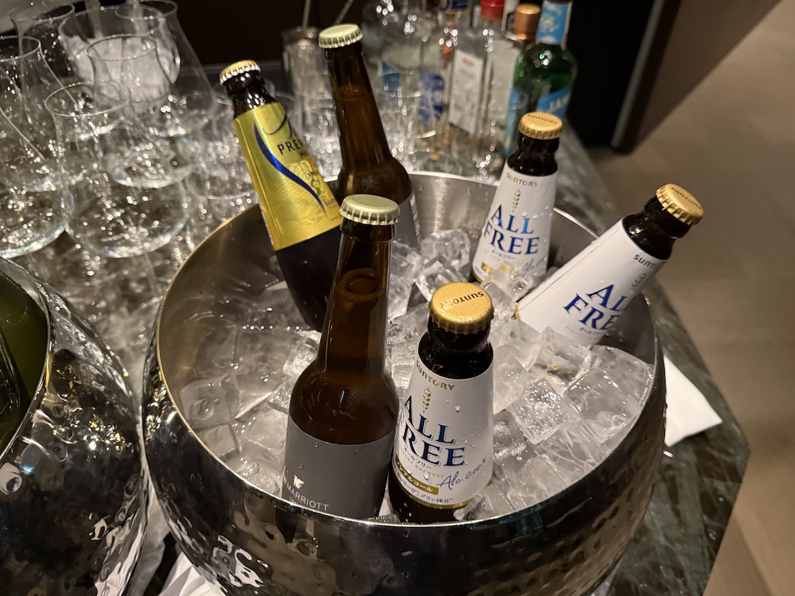 クラブラウンジのカクテルタイム:ドリンク(ビール)