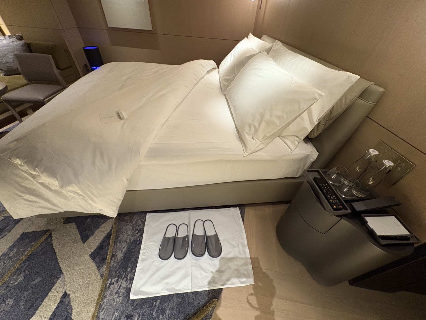 JWマリオットホテルの客室：ターンダウン（ベッド周り）