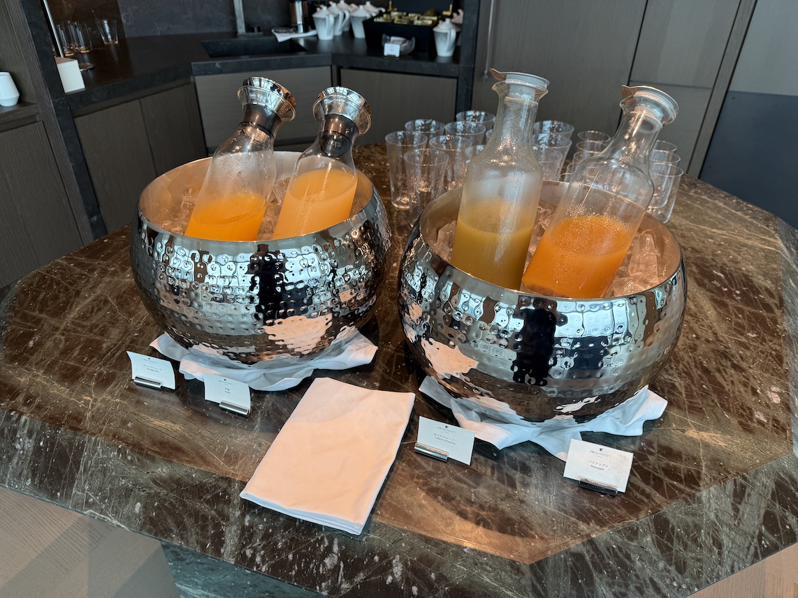 クラブラウンジのカクテルタイム:ドリンク(ジュース)