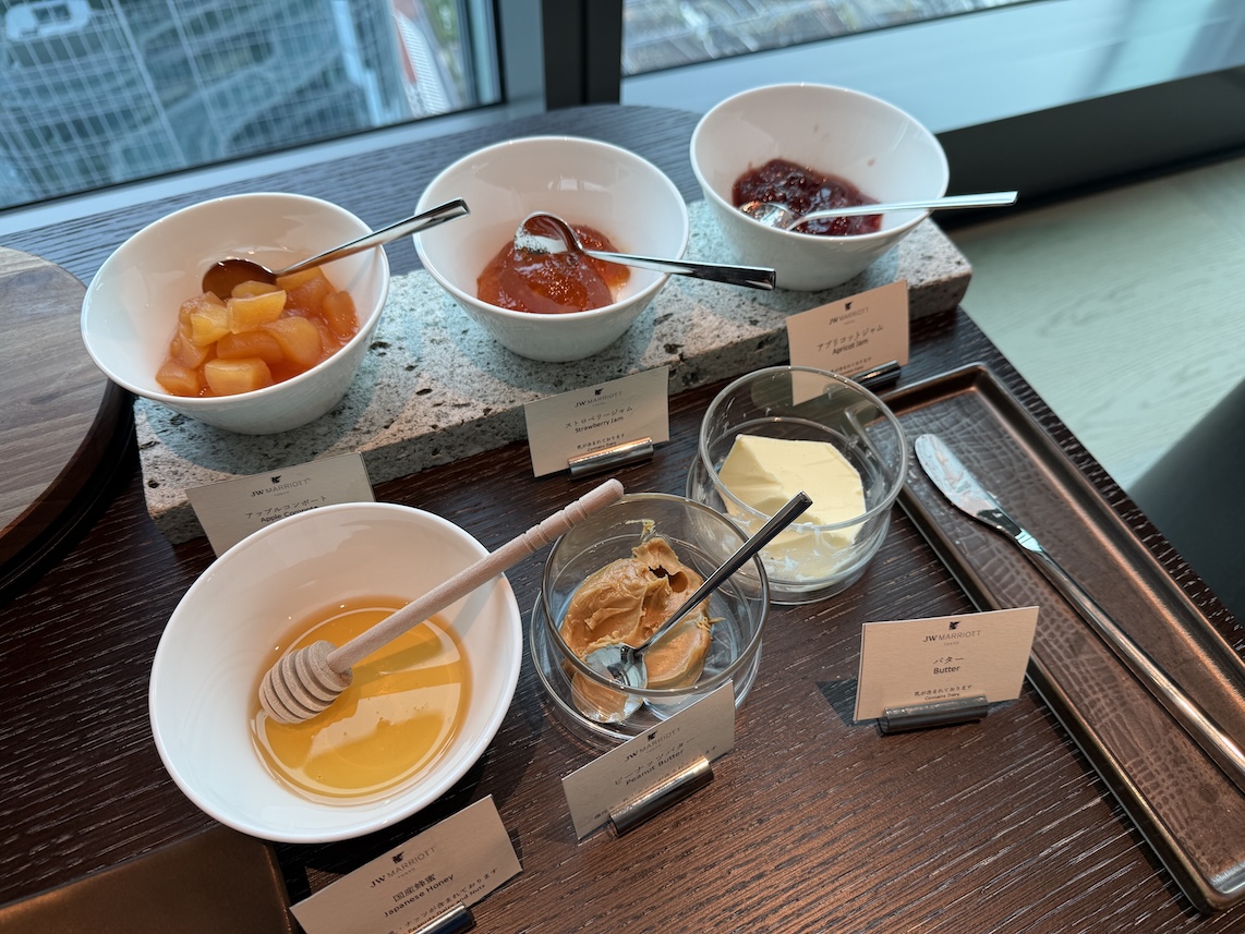 クラブラウンジのカクテルタイム:フード(ジャムとはみちつ)