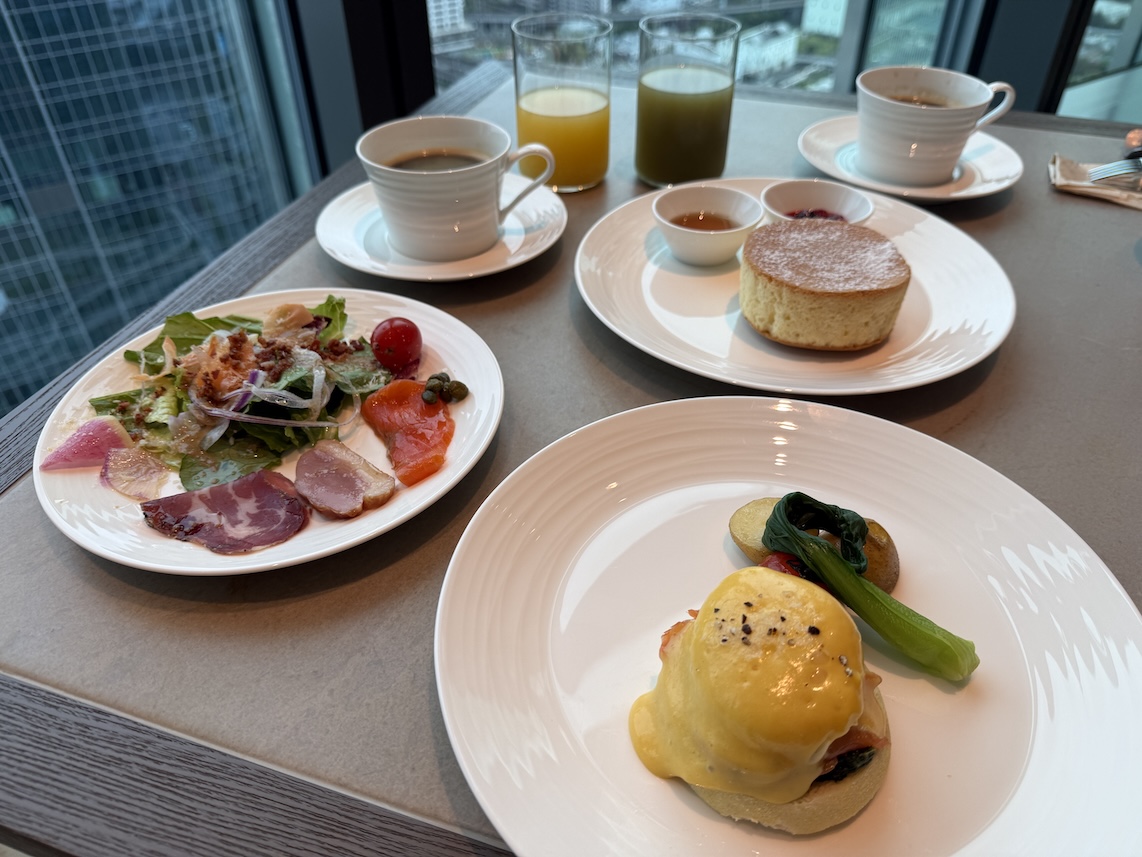 クラブラウンジのカクテルタイム:実食(全景)
