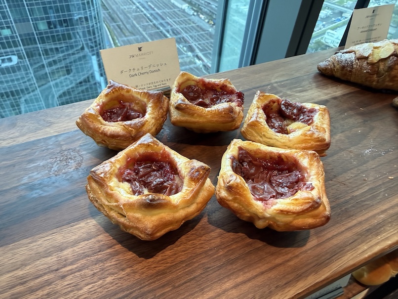 クラブラウンジのカクテルタイム:フード(デニッシュ)