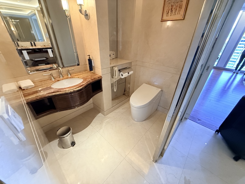 オークラプレステージ台北の客室:トイレ(全景)