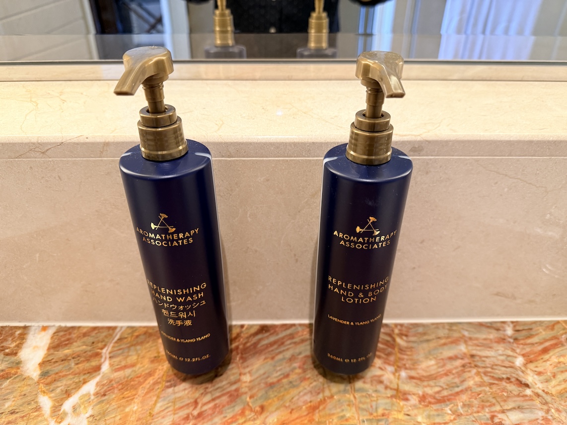 オークラプレステージ台北の客室:アメニティー(ハンドソープとローション)