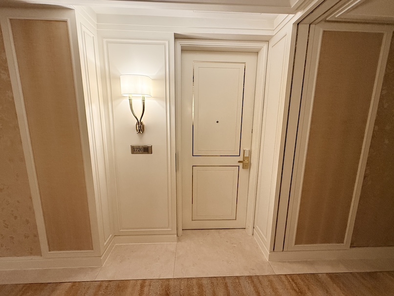 オークラプレステージ台北の内観(客室扉)