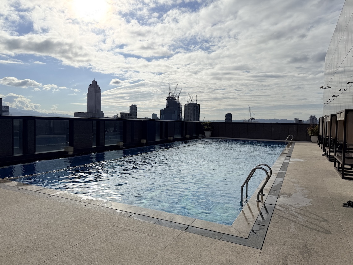 オークラプレステージ台北のフィットネス:プール(全景)