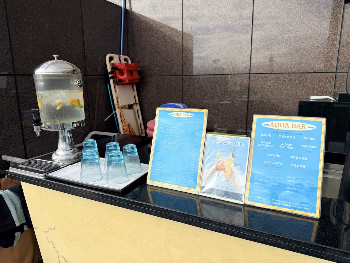 オークラプレステージ台北のフィットネス:プール(スナックバー)