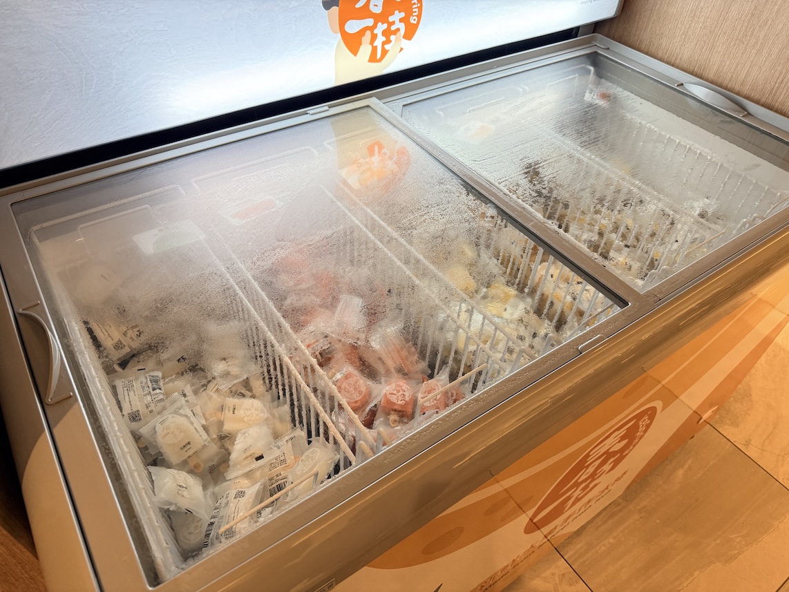 台北松山空港「AIRLINES VIP LOUNGE」の食事（アイスバー）