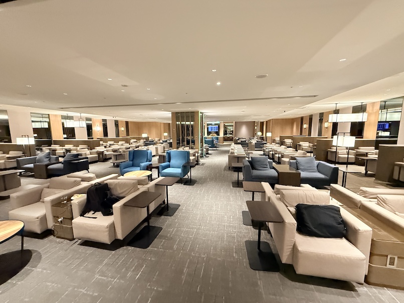 台北松山空港「AIRLINES VIP LOUNGE」の内観（全景）
