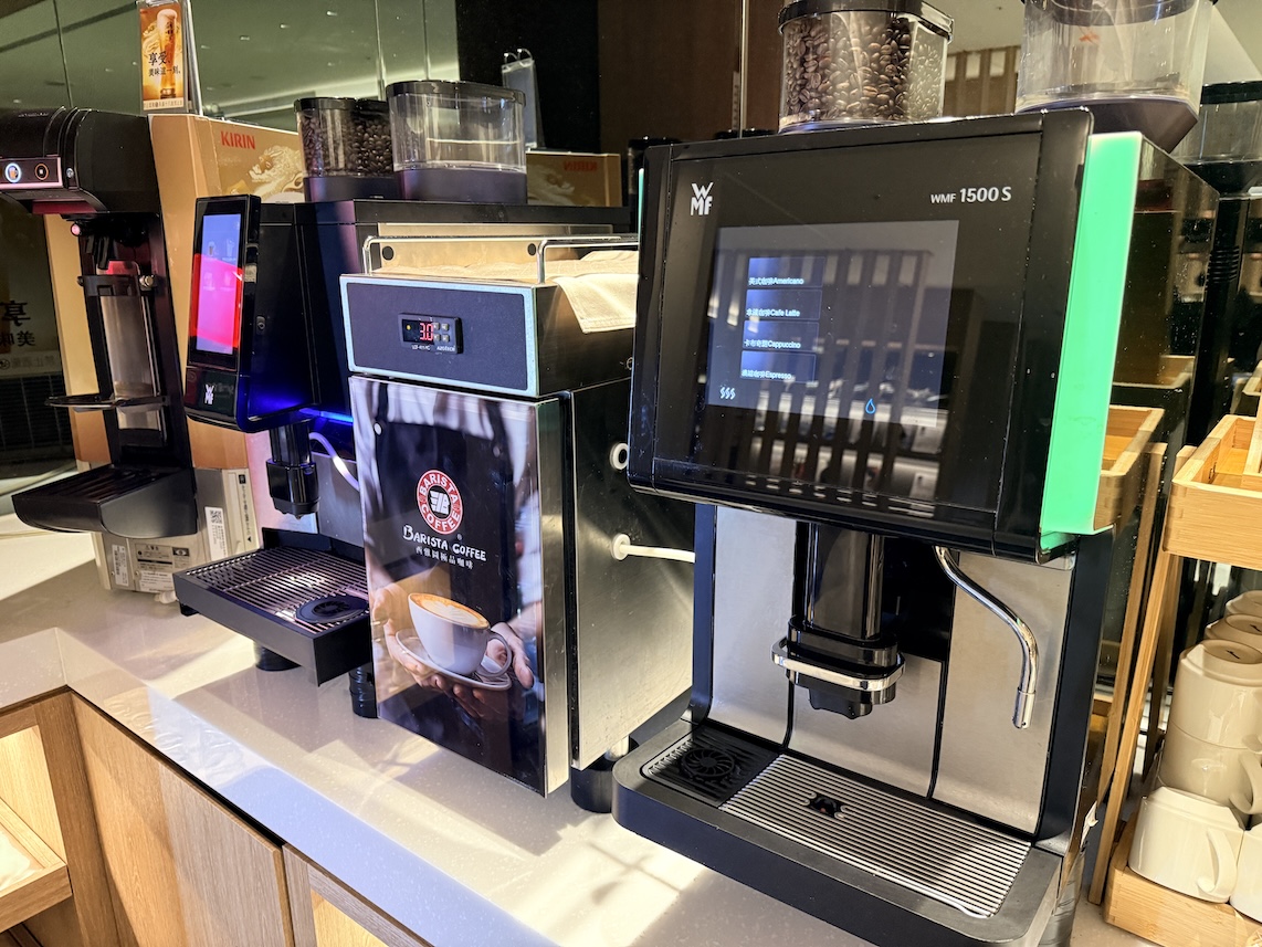 台北松山空港「AIRLINES VIP LOUNGE」のドリンク（コーヒー）