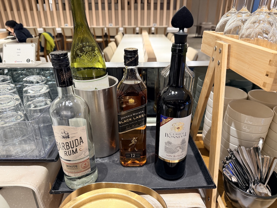 台北松山空港「AIRLINES VIP LOUNGE」のドリンク（洋酒）