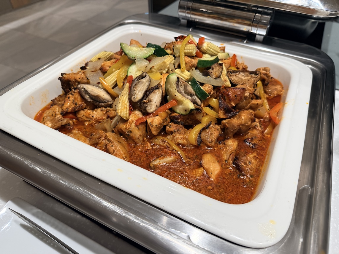 台北松山空港「AIRLINES VIP LOUNGE」の食事（グリル料理）