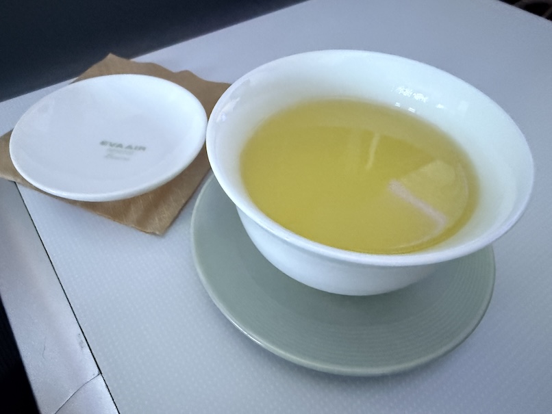 エバー航空ビジネスクラス：ドリンク（中国茶）