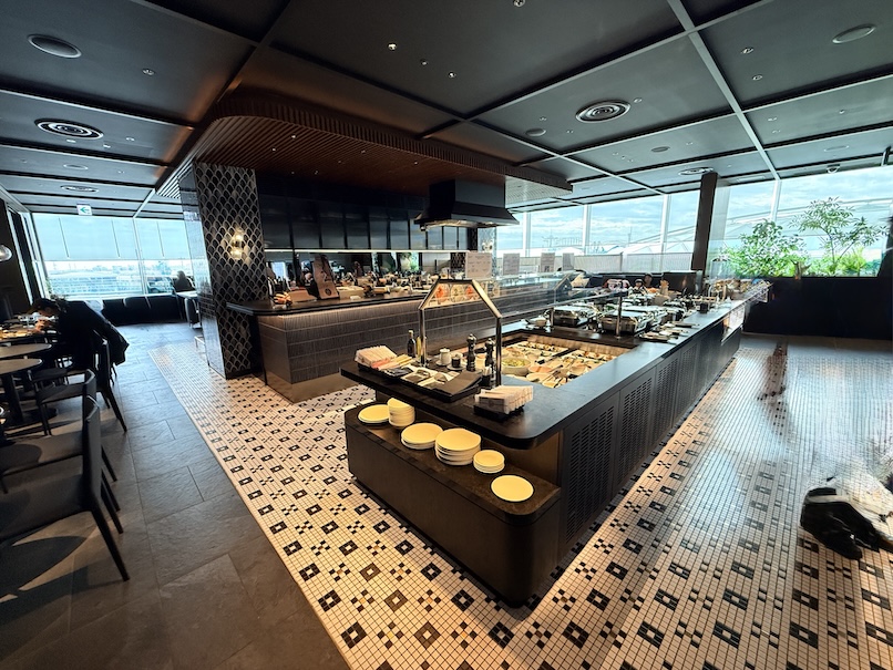 羽田空港「センチュリオンラウンジ」の内観（ダイニングエリア2）