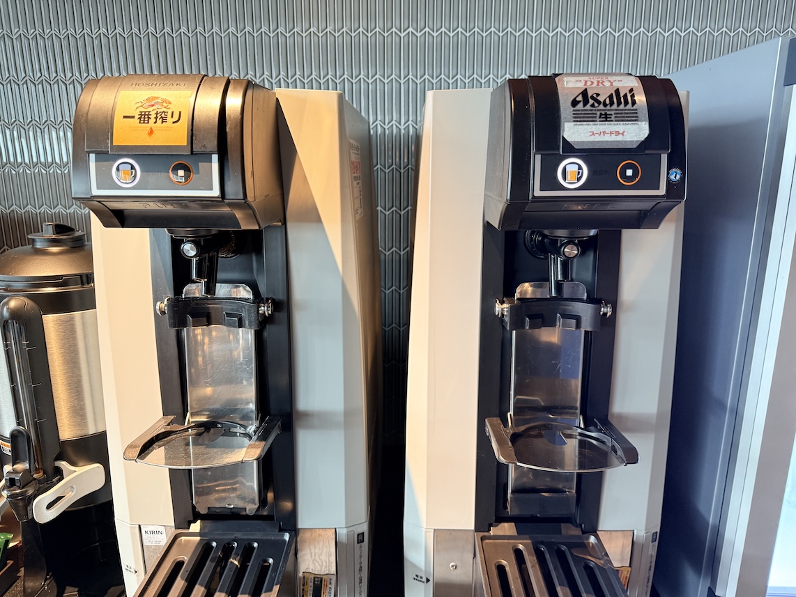 羽田空港「センチュリオンラウンジ」のドリンク（ビールサーバー）