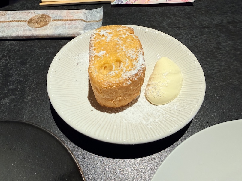 羽田空港「センチュリオンラウンジ」のライブキッチン（フレンチトースト）