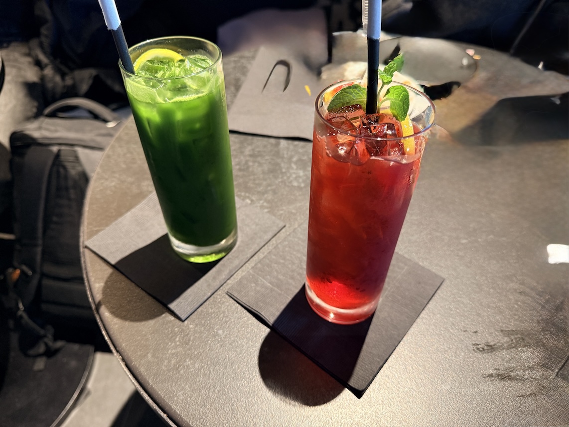 羽田空港「センチュリオンラウンジ」のバーカウンター（モクテル）