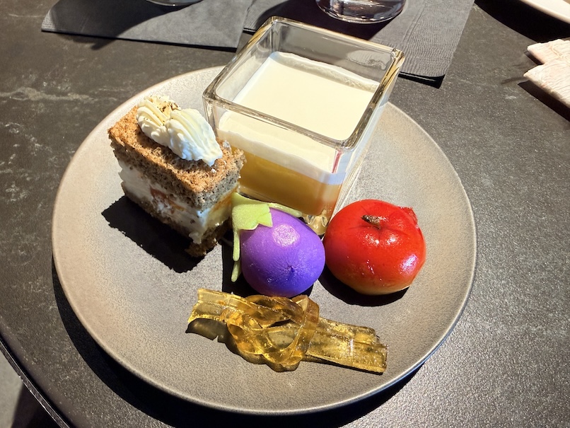 羽田空港「センチュリオンラウンジ」の食事（スイーツ3）