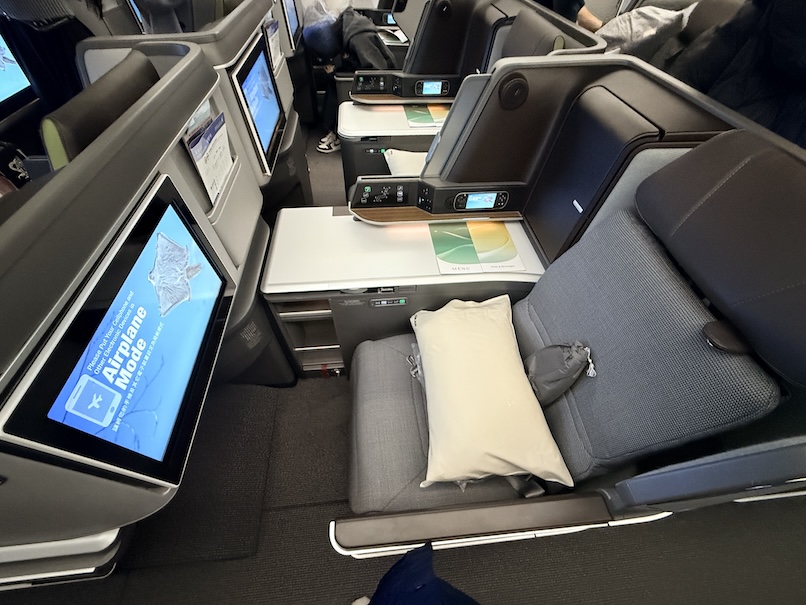 エバー航空ビジネスクラス；座席シート（中央2席-2）