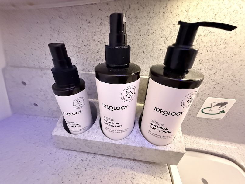 エバー航空ビジネスクラス；アメニティー（スキンケアセット）