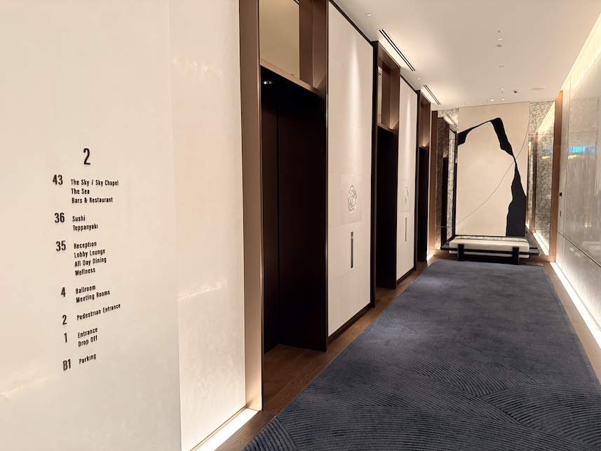 フェアモント東京のエレベーターホール（1階）