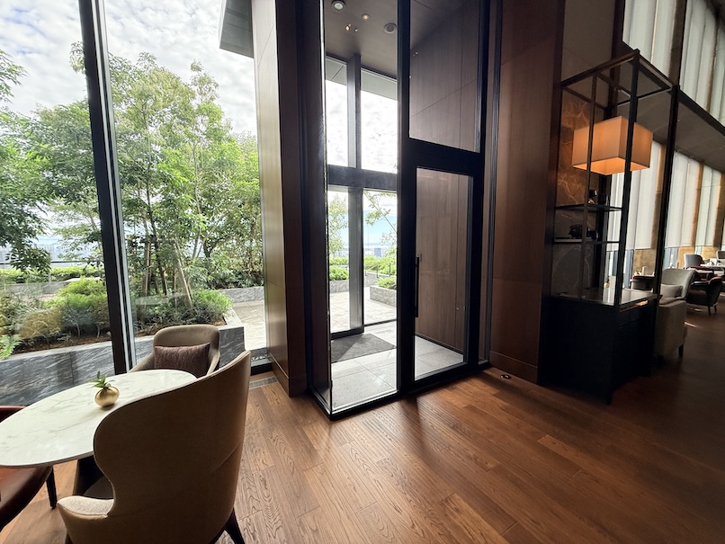 フェアモント東京の屋外テラス（入口）