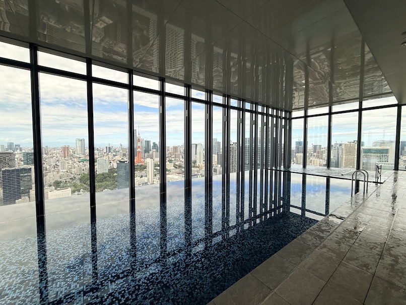 フェアモント東京のプール（全景1）